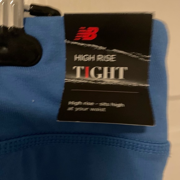 NWT New Balance high rise workout pants with tags and back pocket! - Picture 5 of 5